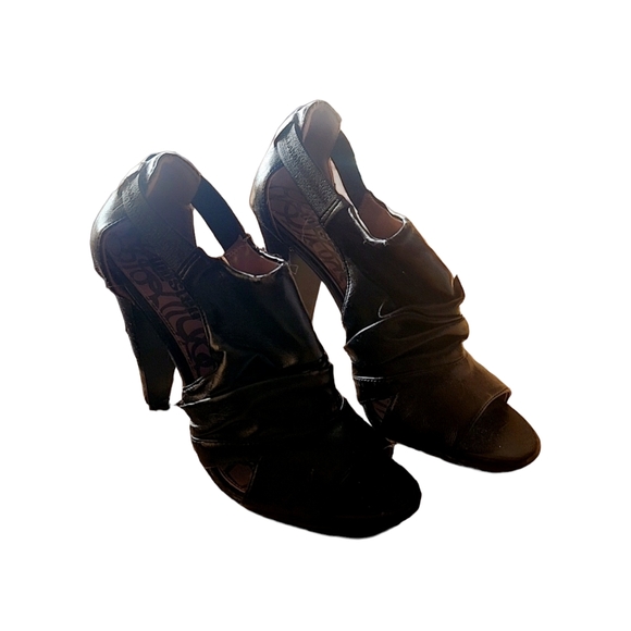 women's size 8 black high heel shoes - Picture 3 of 3